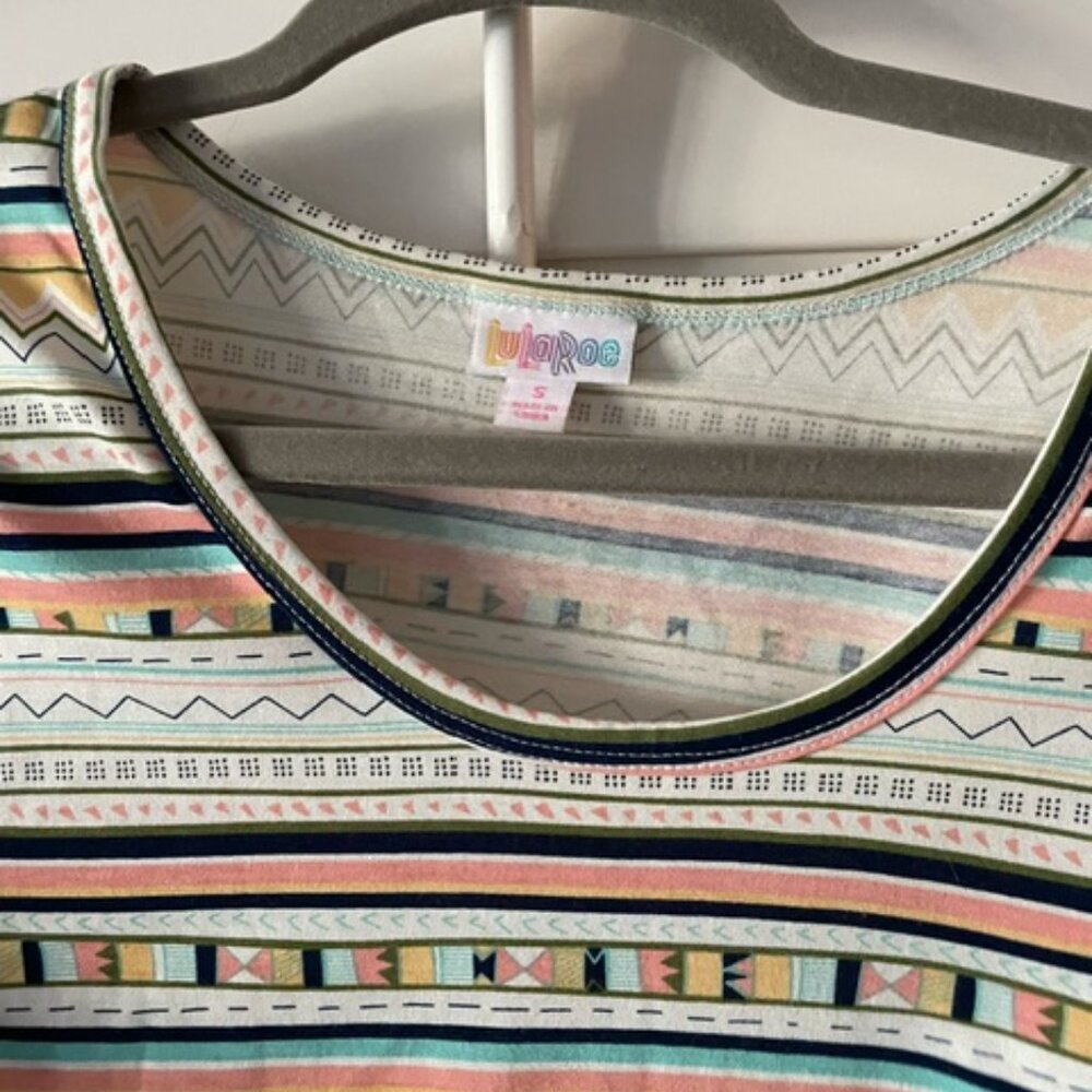 LuLaroe Short Sleeve Tee - Picture 2 of 2